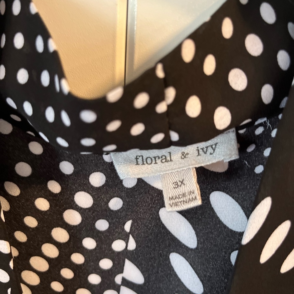 Sleeveless Black & White Polka Dot Blouse - Picture 3 of 6